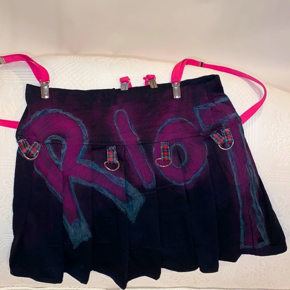 Riot Grrrl suspender skort - Picture 2 of 9